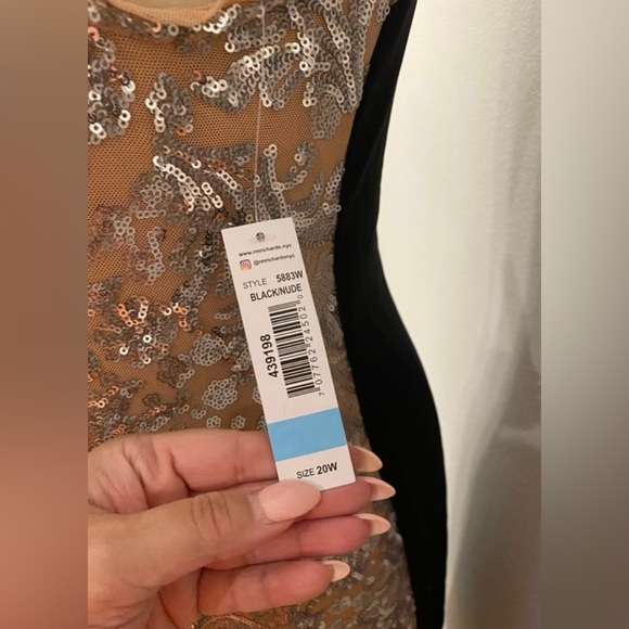 Plus Dress - Picture 8 of 9